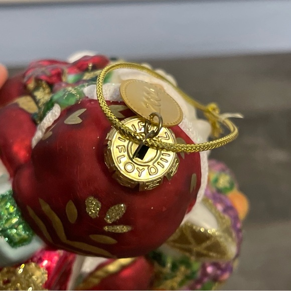 Large Glass Christmas Fitz and Floyd
Santa Claus Ornament Glitter 9" Tall
EUC - Picture 6 of 10